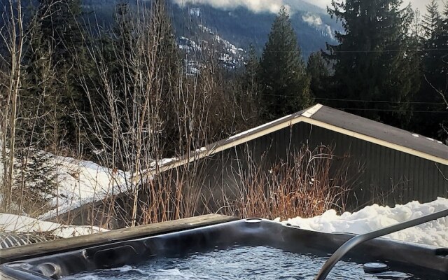 Stoke Cabin by Revelstoke Vacations