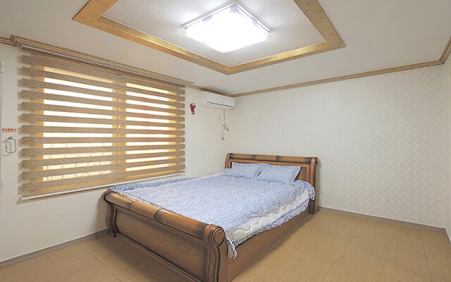 Daecheon Mama Pension