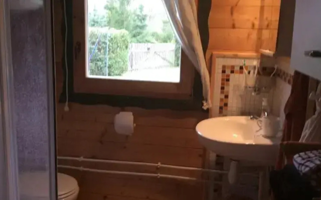 Domek Bednarek nad jeziorem Woświn