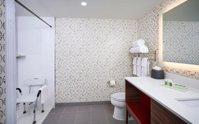 Holiday Inn Hotel & Suites Oakville @ Bronte by IHG