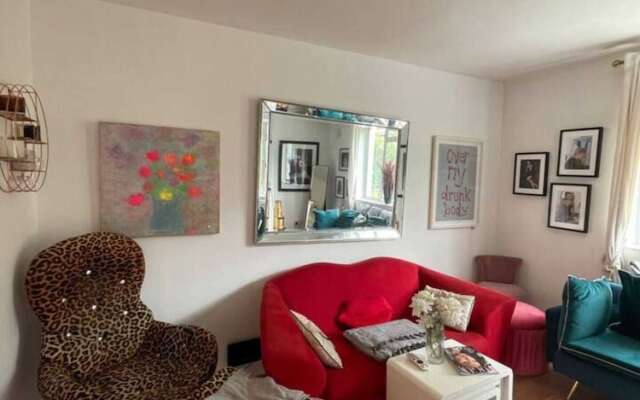 Cosy & Chic 1BD Flat - 6 Minutes to Notting Hill!