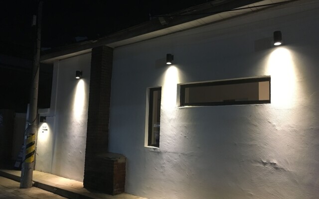 Hwadam Inn - Hostel