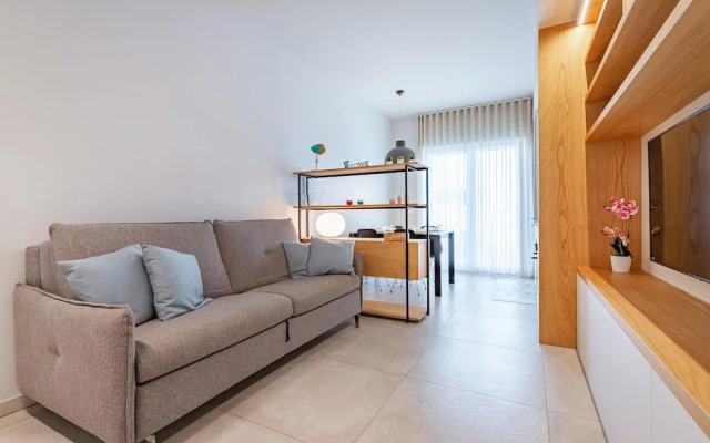 Marina Apartment 100m From Sea