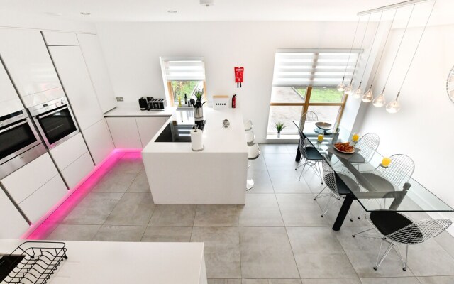 Just Stay Wales-Waterfront Villa-SA1