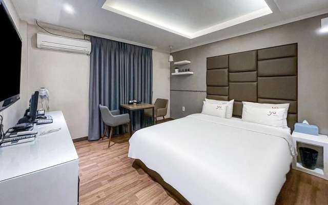 Changwon Myeongseodong YO