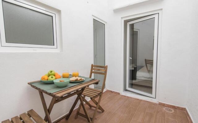 Principe Real Elegant flat with terrace