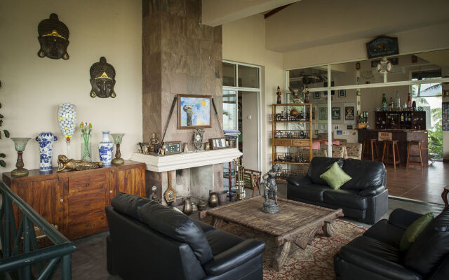 The Albatross, Kandy