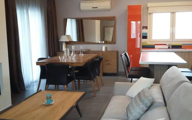 Luxury Holiday Home 4 Bedroom Villa in Paleokastro