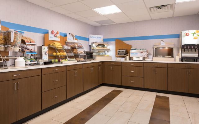 Holiday Inn Express Louisville Northeast by IHG