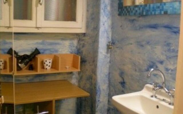 Adonis Guesthouse