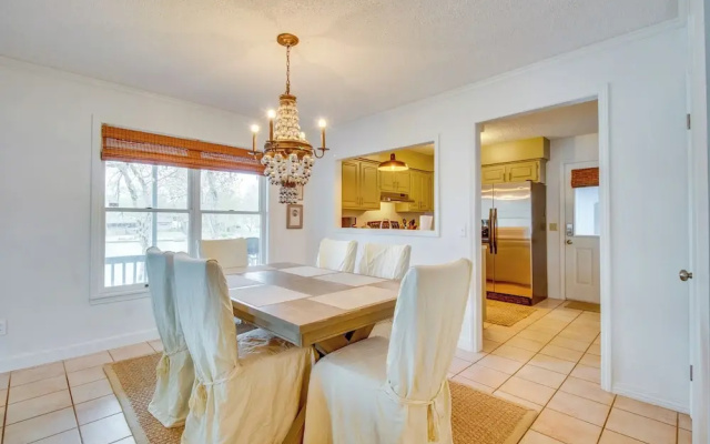 Lakefront Arkansas Abode - Deck, Grill & Fire Pit!