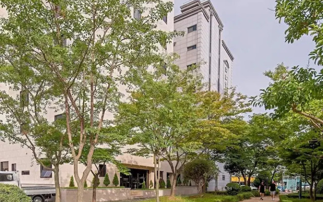 Yaja Hotel Peace Square branch