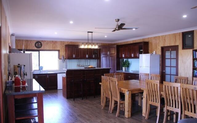 Tweeters Country Getaway