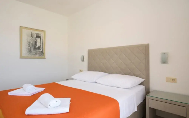 A3 90m2 apt W.shared Pool & Balcony,next to Beach