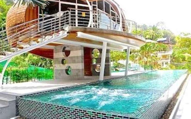 Emerald: Modern pool view Studio