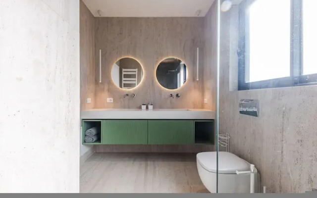 Villa Serenity Luxury Lakeside Manor