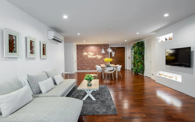 Benviar Tonson Residence