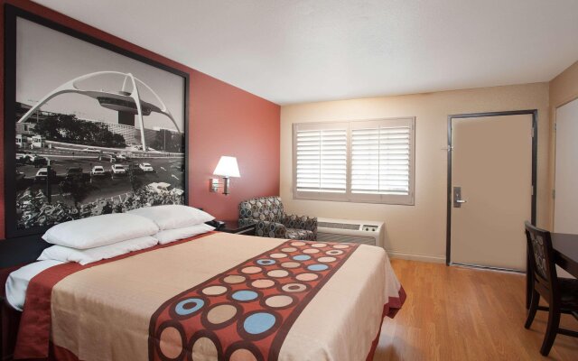 Motel 6 Pasadena, CA – Old Town Pasadena Area