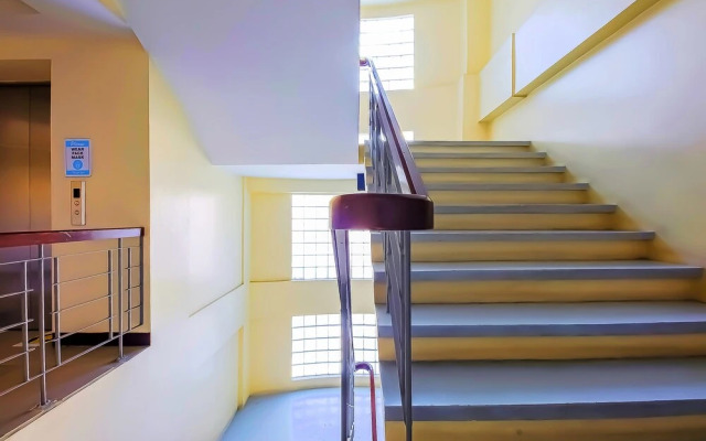OYO 794 Regatta Residences