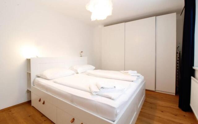 MODERN spacious, 2 BEDROOM, FREE PARKING