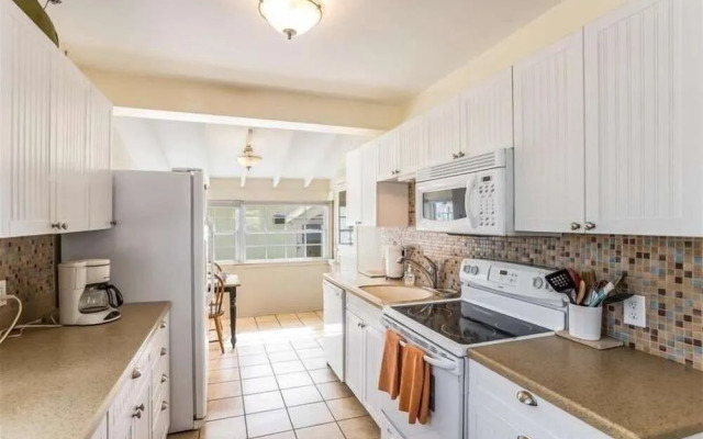 Violetta 3 Bedroom Home by RedAwning