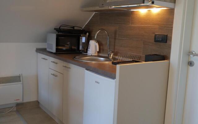 Ctrl Alt Del Apartment S76