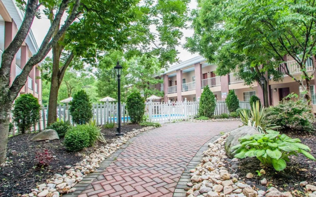 Clarion Hotel Palmer Inn