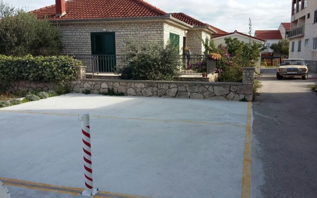 Jaroje - 80m From the Beach With Parking - H