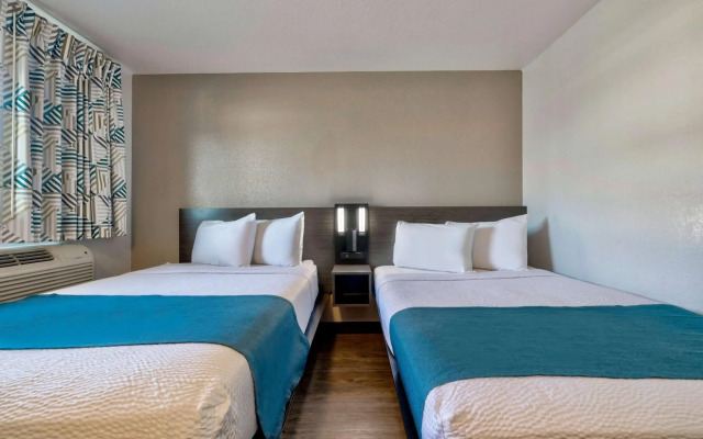 Motel 6 Anaheim, CA - Fullerton East