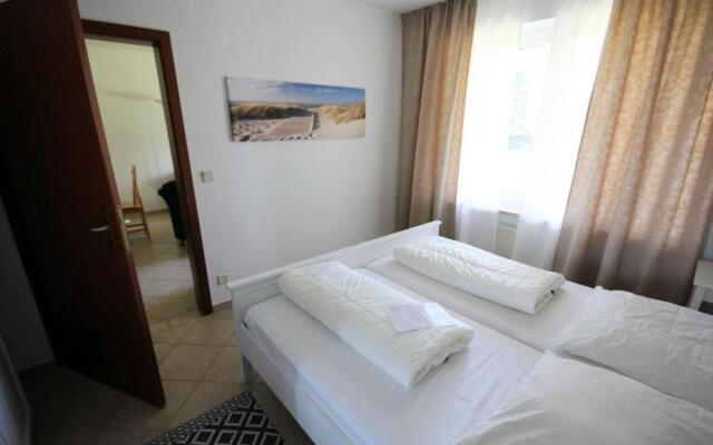 Ferienwohnung-9-mit-Terrasse-Garten-Landhaus-Hubertus-Duhnen