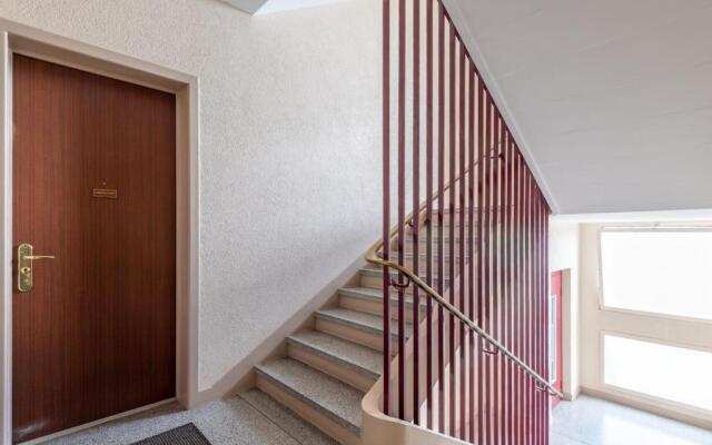 Spacious T3 apartment with a balcony near the old town