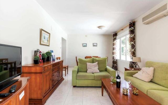 3383 Villa Encina