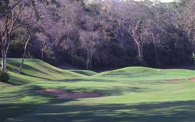 El Tamarindo Beach & Golf Resort