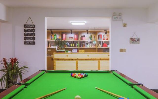 Anji Huifengge · Family-Friendly Vacation Home with Pool, Stream Access, and Mountain Views