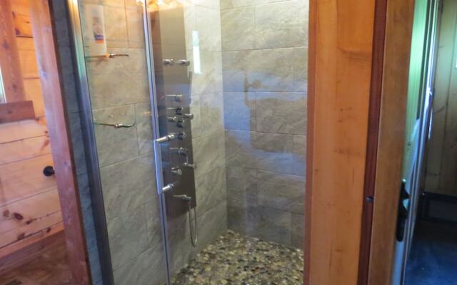 Southern Comfort Lakeside Cabin Resort