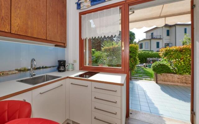 Front Lake Studio with Loft Bed and Pool