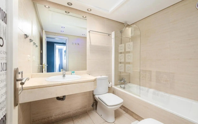 Trendy Apt. Puerto Banús (Free Parking & Pool) - RDR208