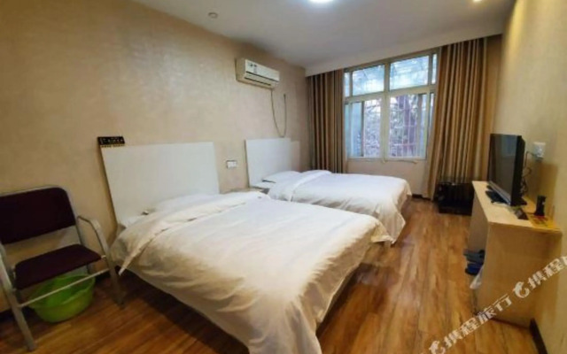 Qinghuaci Hotel