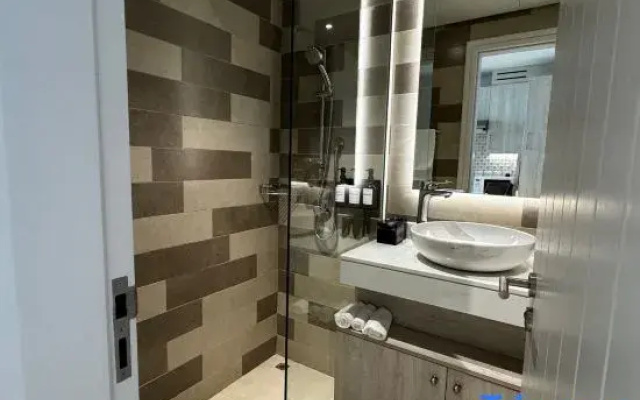 High-floor Studio | Atlantis view