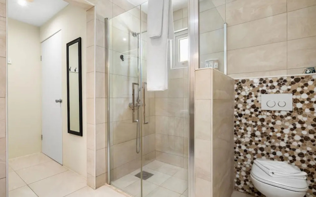 3BR 2BA Near Eagle Beach w Private Pool