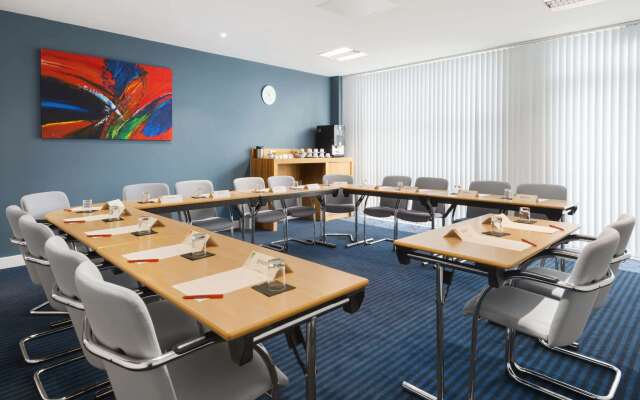 Ramada Encore by Wyndham Doncaster Airport