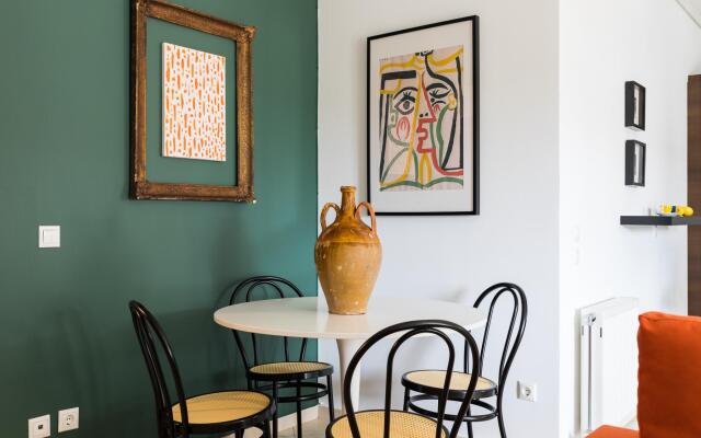 Athenian Stylish 2 Bdrm Apartment