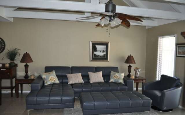 524queen 2 Bedroom Condo