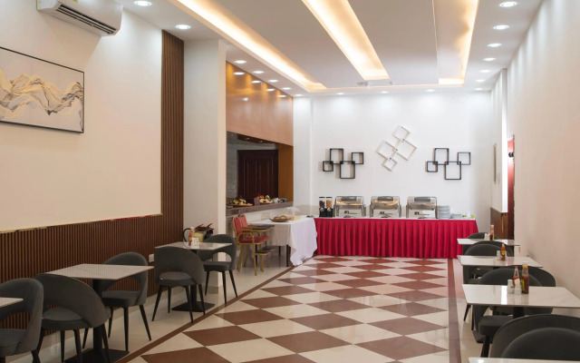 Al Ayjah Plaza Hotel