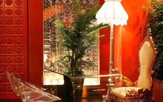 The Luxe Manor
