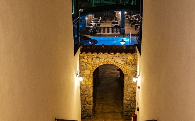 Alados Otel