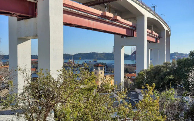 Bright Apartment with River View