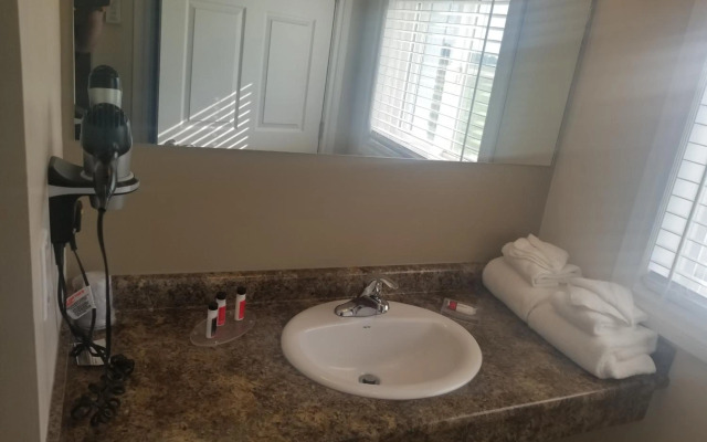 Super 8 by Wyndham Smoky Lake