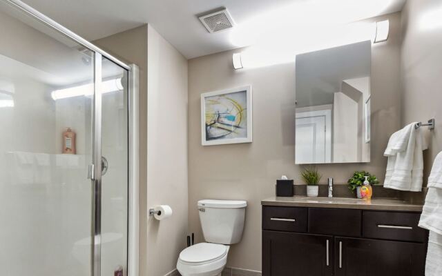 Modern Downtown Apartment
