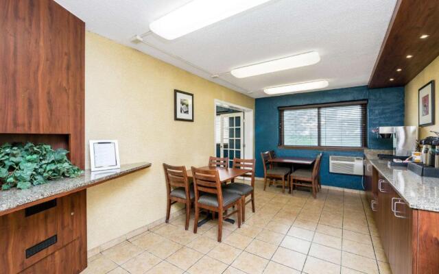 Motel 6 Cedar Rapids, IA - Airport